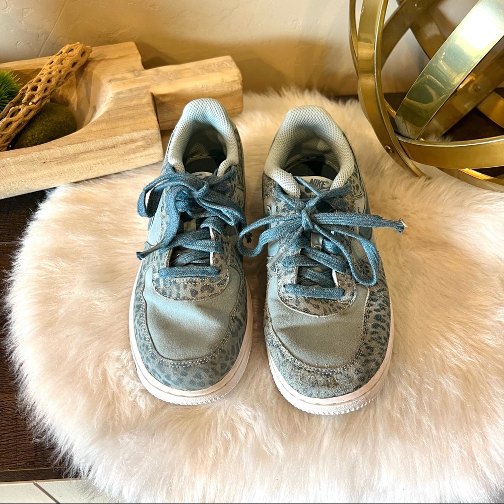 Nike Air Force 1 LV8 Size 3Y Kids Ocean Bliss Noise Aqua AH7529 400 - Picture 2 of 6